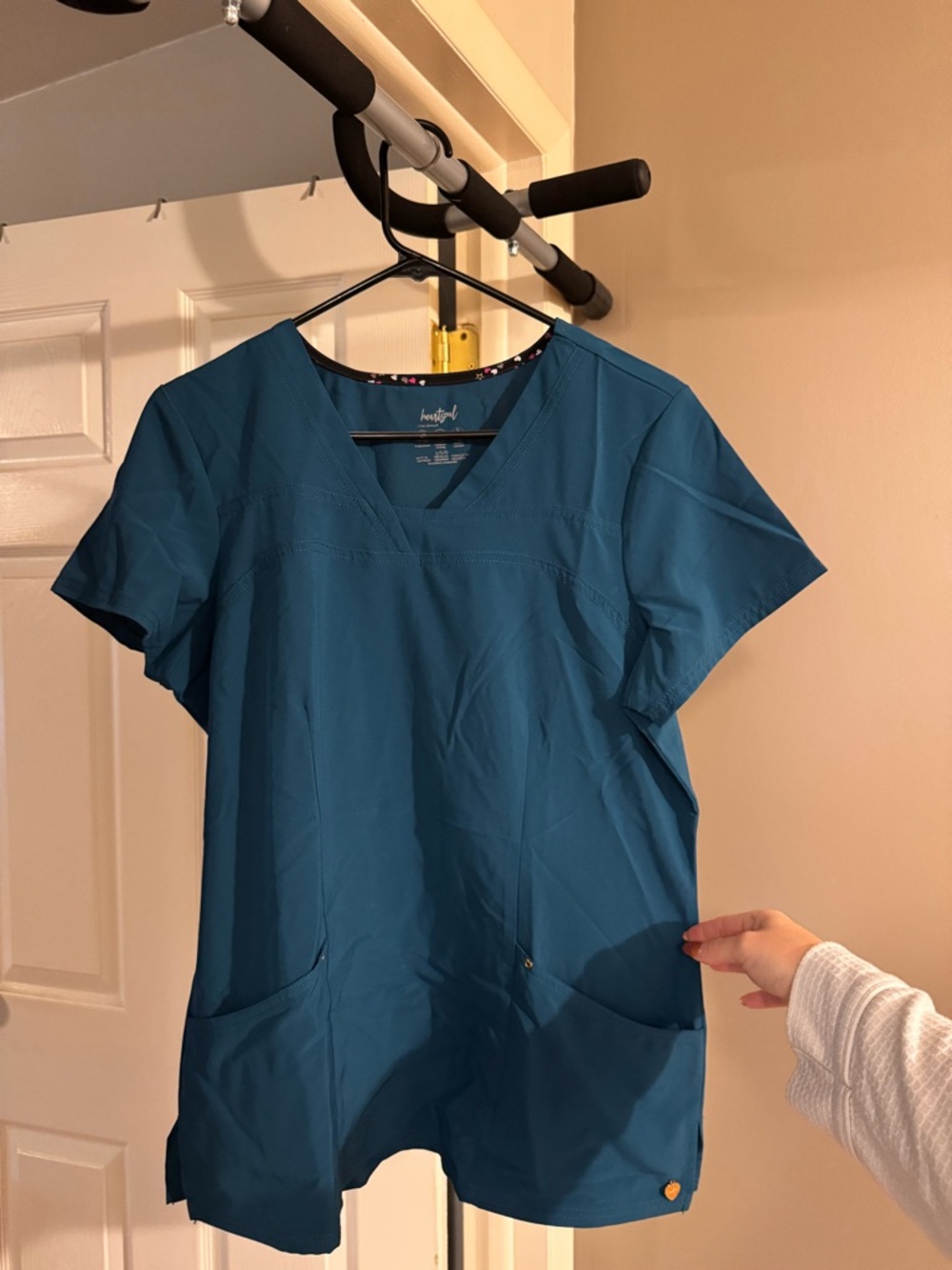 Heart Soul Caribbean V-Neck Medical Scrub Top 2 front pockets